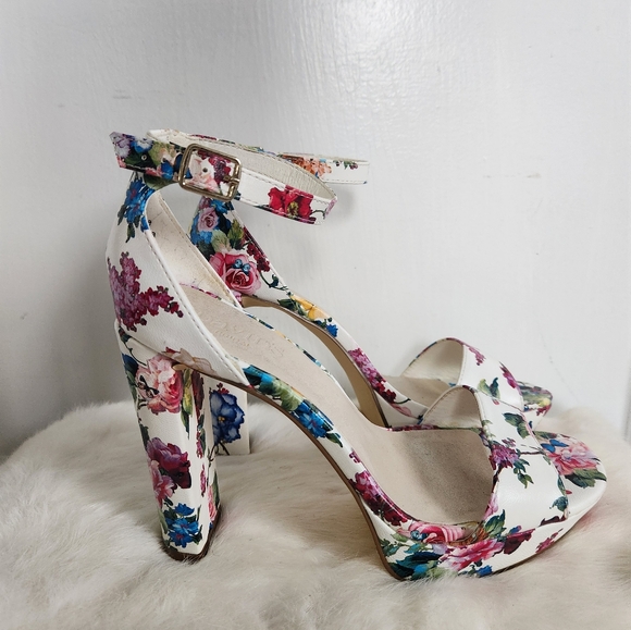 David’s Bridal White Floral Flora 1” Platform High Heel Open Toe Shoes Sz 7M - Picture 6 of 10
